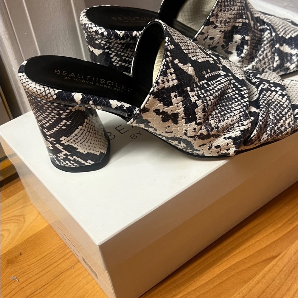 Beautisoles Women's Snake Print Mules - Black and White Size 9